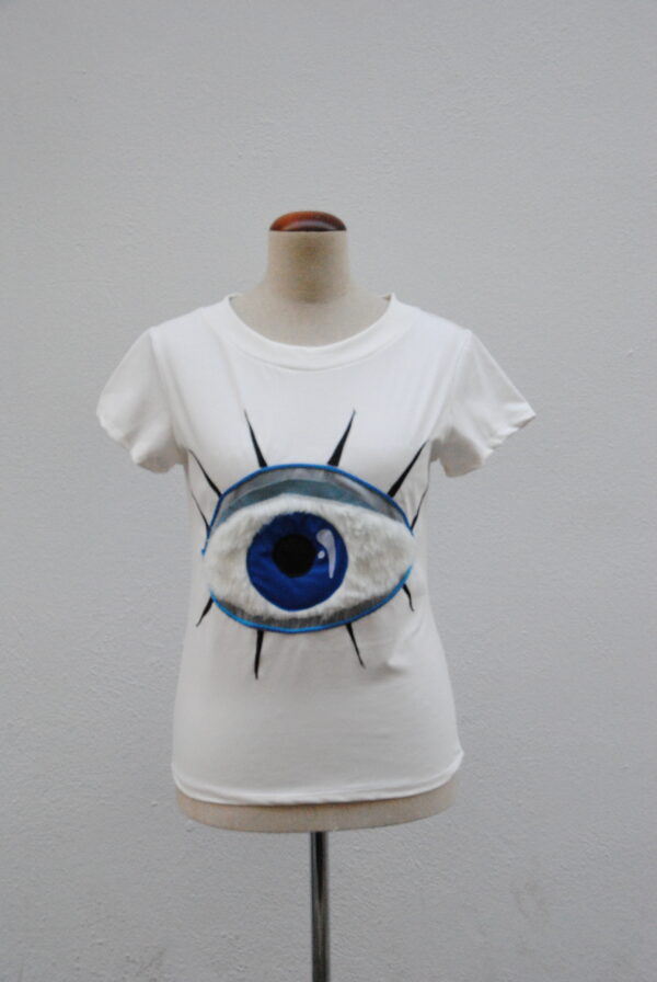 T-Shirt Looking forward